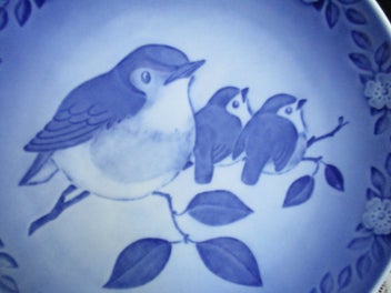 Listing 2 of 5 for Great Royal Copenhagen Mother’s Day Plate “Mother Robin and Young Ones” 1982