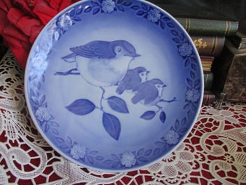 Listing 1 of 5 for Great Royal Copenhagen Mother’s Day Plate “Mother Robin and Young Ones” 1982