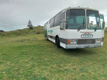 1977 Hino BG 100 11.8mtrs with garage