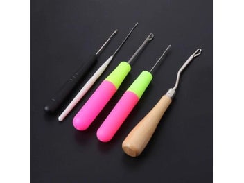 Listing 7 of 9 for Latch Hook Kit
