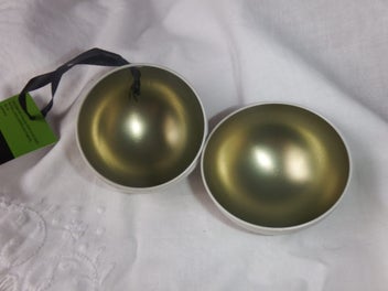 Listing 4 of 5 for Round Christmas Ornament Bauble, with Tulips Holland - NEW