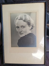 Listing 3 of 9 for Old NZ portrait photo woman b&w Standish & Preece studio photographers