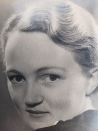 Listing 6 of 9 for Old NZ portrait photo woman b&w Standish & Preece studio photographers