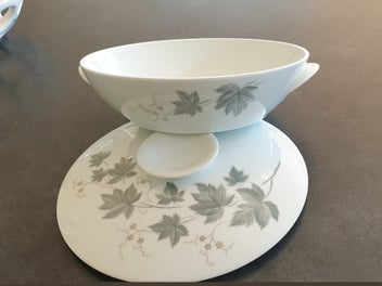 Listing 4 of 7 for NORITAKE WILD IVY ROUND COVERED DISH