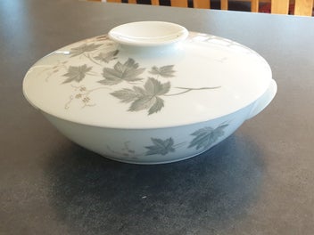 Listing 1 of 7 for NORITAKE WILD IVY ROUND COVERED DISH