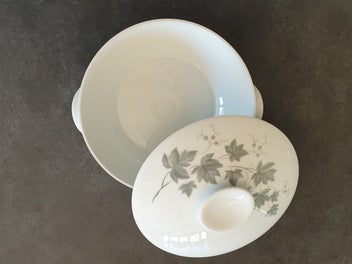 Listing 2 of 7 for NORITAKE WILD IVY ROUND COVERED DISH