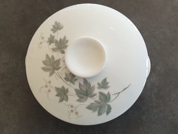 Listing 6 of 7 for NORITAKE WILD IVY ROUND COVERED DISH