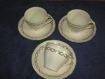 Listing 1 of 13 for 6 x 1930's ? Alfred Meakin Cup & Saucers - 3 duos Beautiful Gold & Green