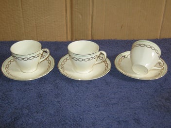 Listing 4 of 13 for 6 x 1930's ? Alfred Meakin Cup & Saucers - 3 duos Beautiful Gold & Green