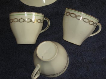 Listing 7 of 13 for 6 x 1930's ? Alfred Meakin Cup & Saucers - 3 duos Beautiful Gold & Green