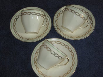 Listing 2 of 13 for 6 x 1930's ? Alfred Meakin Cup & Saucers - 3 duos Beautiful Gold & Green