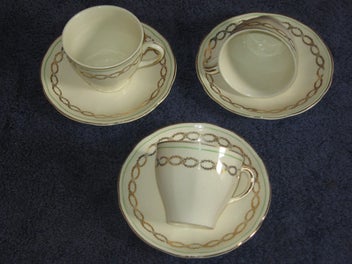 Listing 6 of 13 for 6 x 1930's ? Alfred Meakin Cup & Saucers - 3 duos Beautiful Gold & Green