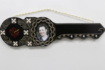 Listing 4 of 6 for Native New Zealand Wooden 21st key with Hibiscus WM438SJ2H
