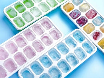Listing 2 of 3 for 4Pcs Stackable Silicone Ice Cube Tray with Lid Easy-Release Ice Cube Mold Tray