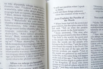 Listing 8 of 10 for Good News for Modern Man Habari Njema Kwa Watu Wote English Swahili (SKU BK38)