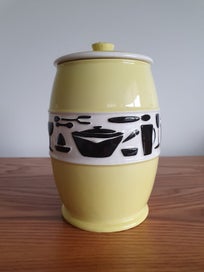 Listing 1 of 3 for Sylvac Hand Painted Barrel Mould Number 2588