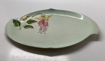 Listing 2 of 9 for ROYAL WINTON - PINK FUCHSIA FLOWER - MINI SERVING PLATE - BASE LIGHT GREEN