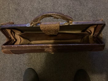 LEATHERBRIEFCASE