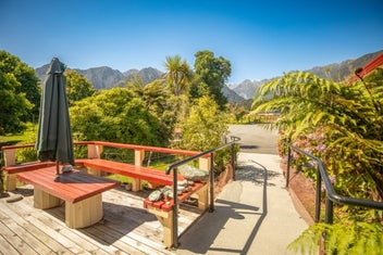 Fox Glacier Homestay B&amp;B with Spacious Grounds