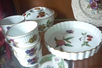 Listing 2 of 4 for ROYAL WORCESTER EVESHAM