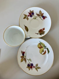 Listing 3 of 4 for Royal Worcester TEA set
