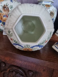 Listing 2 of 3 for Royal Delft Porcelain Vase with lid