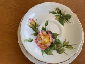 Listing 3 of 19 for PARAGON SIX WORLD FAMOUS ROSES SET