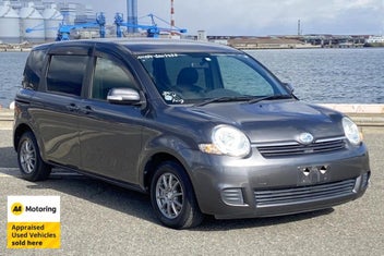 Toyota Sienta 2014 photo 2