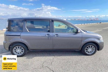 Toyota Sienta 2014 photo 4