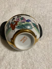 Listing 7 of 8 for Small oriental bowl with Geisha/Japanese illustrated. Gilt-decorated