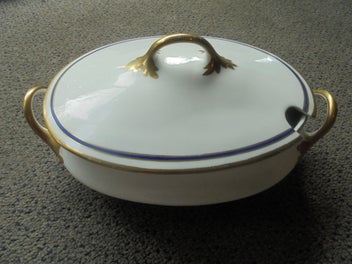 Listing 1 of 8 for Small vintage English lidded tureen - J&G Meakin