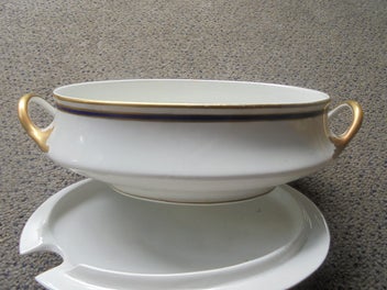 Listing 2 of 8 for Small vintage English lidded tureen - J&G Meakin