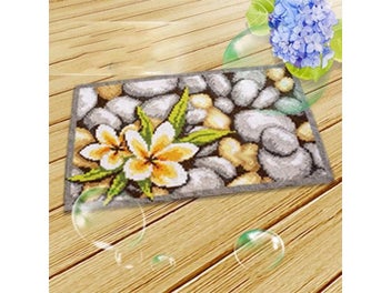 Listing 3 of 9 for Latch Hook Kit
