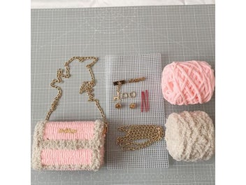 Listing 7 of 10 for Latch Hook Kit