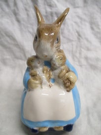 Listing 1 of 5 for Vintage Royal Albert Figurine - Beatrix Potter - Mrs Rabbit and Bunnies ZE 3716