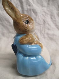 Listing 4 of 5 for Vintage Royal Albert Figurine - Beatrix Potter - Mrs Rabbit and Bunnies ZE 3716