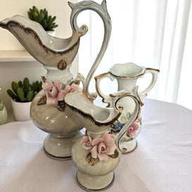Listing 1 of 11 for Add a touch of vintage elegance to your home! And becoming an animal lifesaver