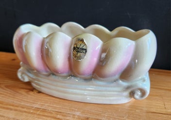 Listing 5 of 7 for Titian Studio Vase B.104 - Crown Lynn