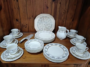 Listing 1 of 9 for Alfred meakin dinner set