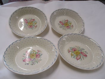Listing 2 of 3 for BR 9670 - Four Vintage Large Desert Bowls - Susie Cooper - Printemps - England