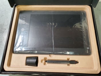 Listing 3 of 6 for Wacom Intuos Pro Professional Creative Pen & Touch Tablet