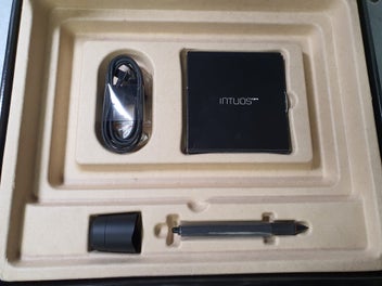Listing 4 of 6 for Wacom Intuos Pro Professional Creative Pen & Touch Tablet