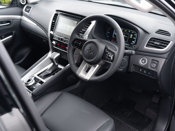 Mitsubishi Pajero Sport 2026 photo 3