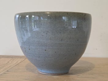 Listing 2 of 18 for Superb (NZ) Studio Pottery Bowl - Stamped