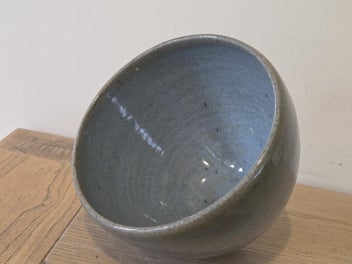 Listing 3 of 18 for Superb (NZ) Studio Pottery Bowl - Stamped