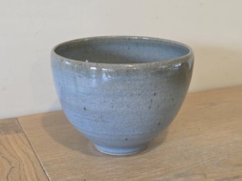 Listing 1 of 18 for Superb (NZ) Studio Pottery Bowl - Stamped