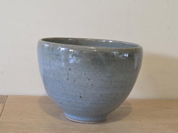 Listing 12 of 18 for Superb (NZ) Studio Pottery Bowl - Stamped