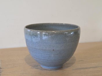 Listing 14 of 18 for Superb (NZ) Studio Pottery Bowl - Stamped