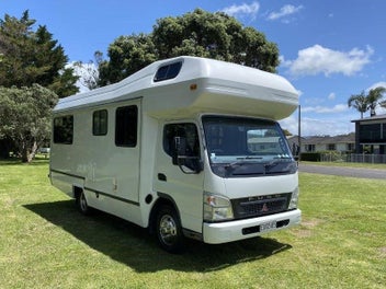 2009 6 berth Motorhome - Low Km's