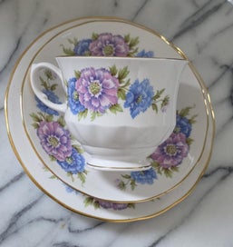 Listing 1 of 17 for Queen Anne Trio Floral and Gold Gild Vintage
